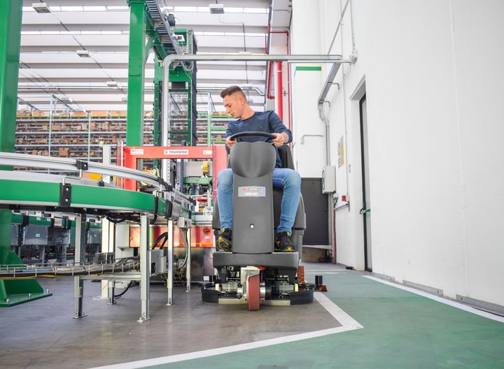 FLOOR SCRUBBER DRYER: PRECAUTIONS AND MAINTENANCE