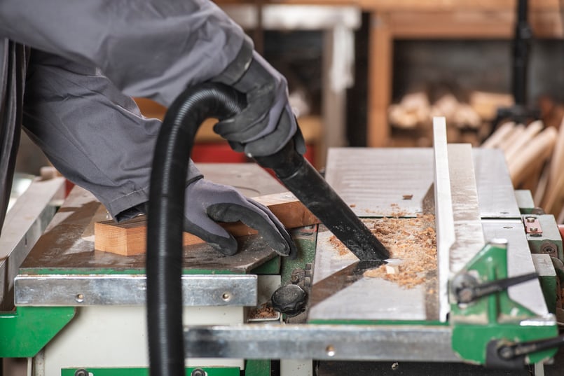 Utilizzo lancia piatta scarto legno