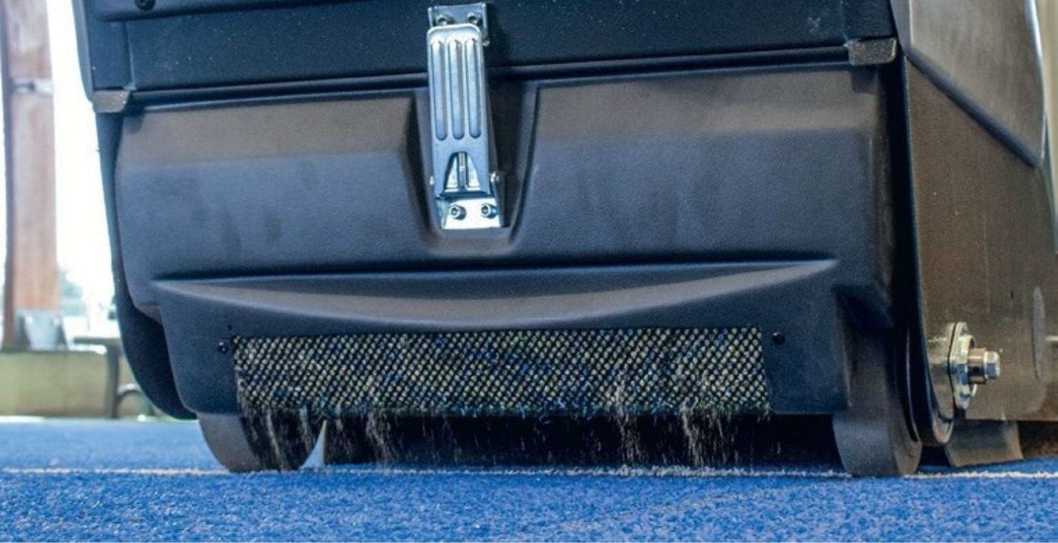 COMET COURT: THE SWEEPER FOR SYNTHETIC GRASS FIELDS