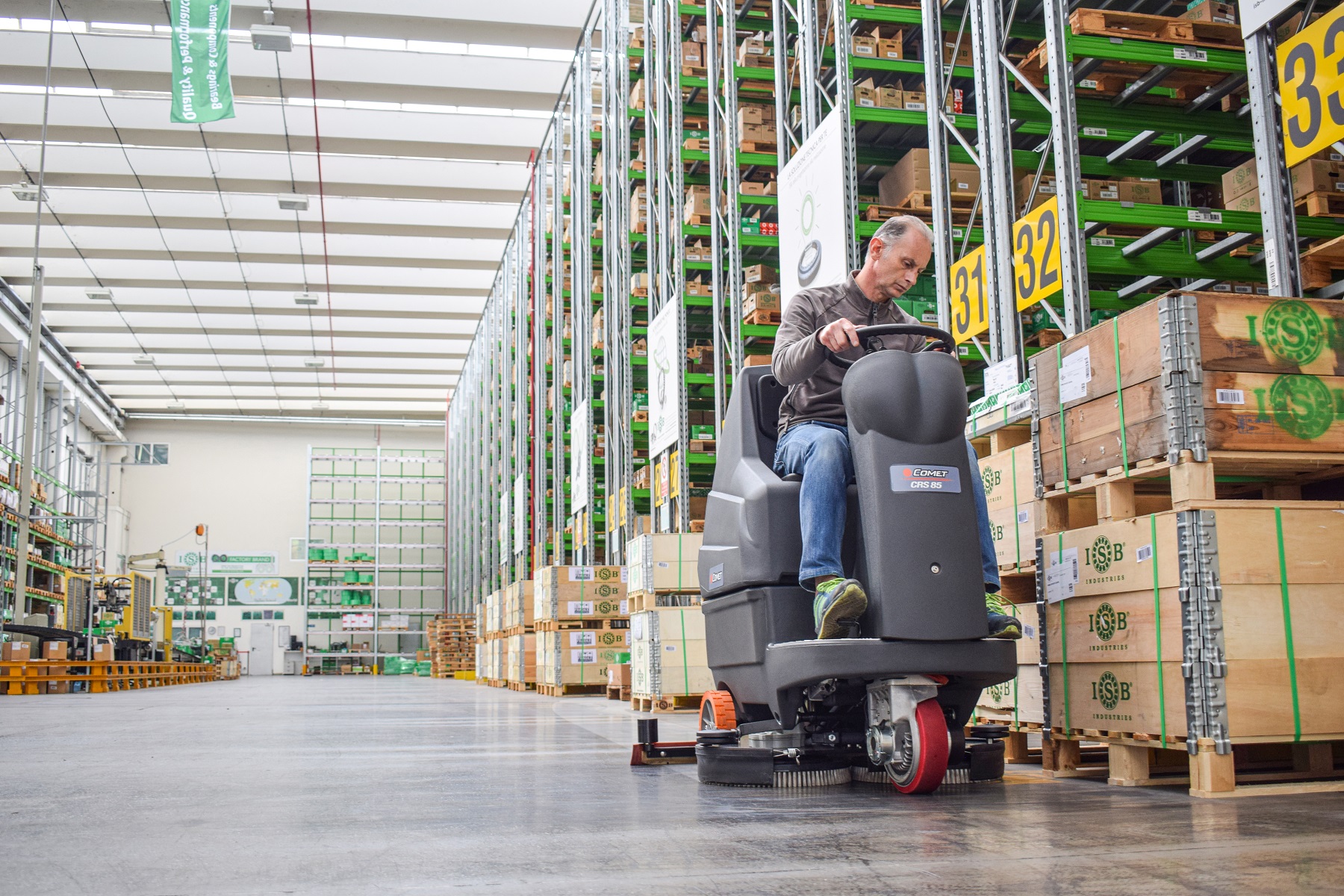 WAREHOUSE CLEANING: VACUUM CLEANERS, SWEEPERS AND SCRUBBER DRYERS AS VALUABLE ALLIES